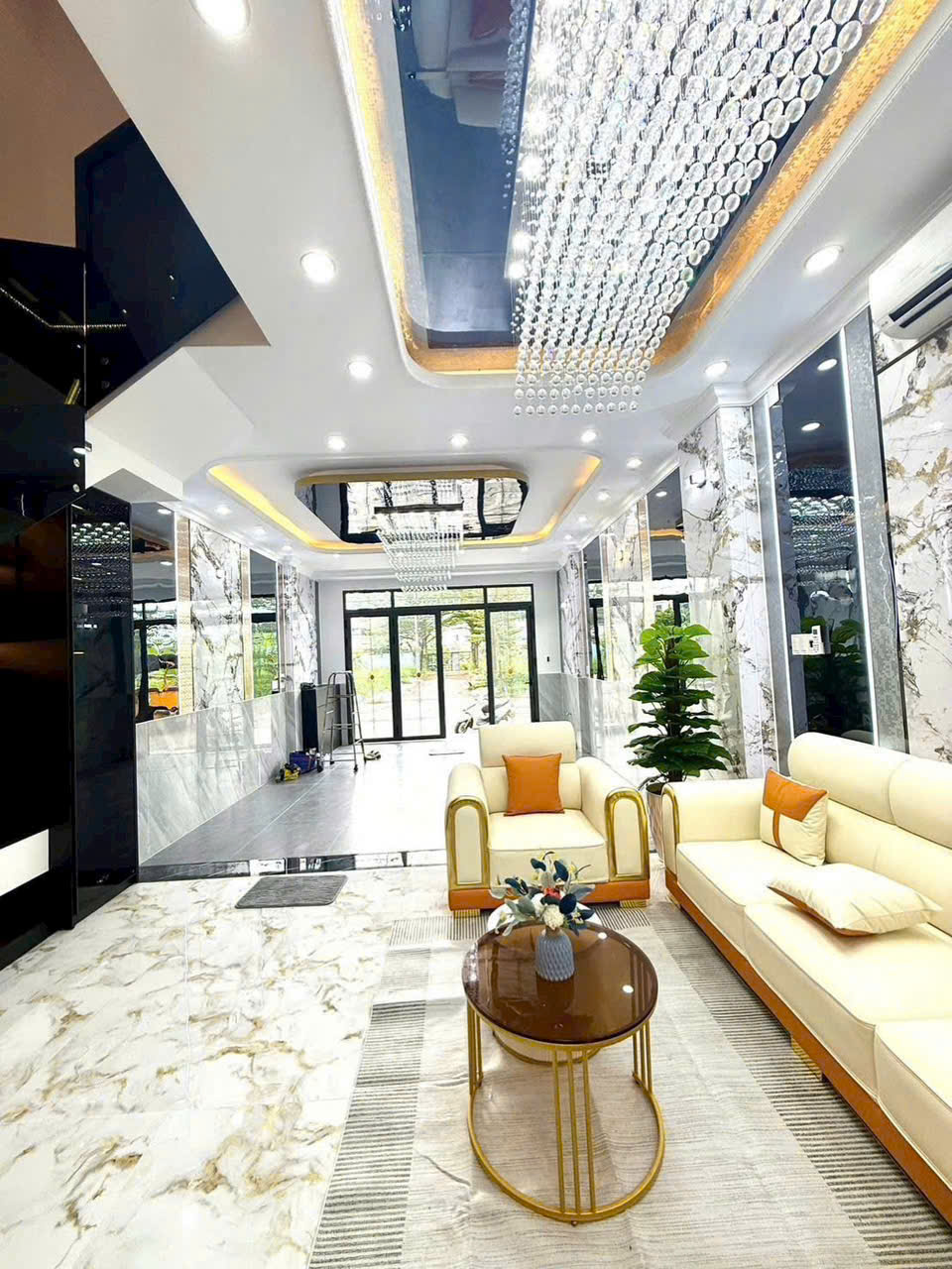 Hình ảnh của Bán Nhà Mặt Tiền Hẻm Nguyễn Thị Thập, Quận 7 – Vị Trí Vàng, Nội Thất Cao Cấp