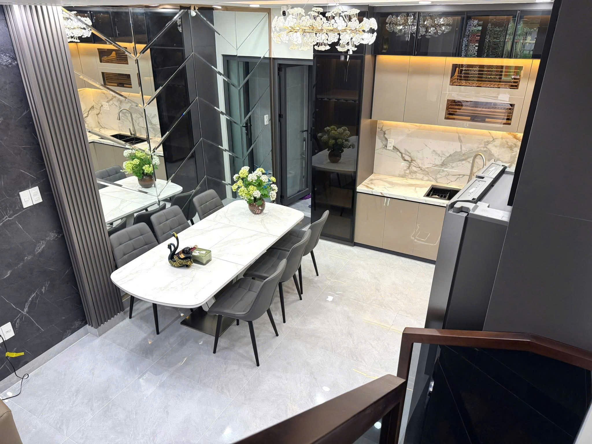 Hình ảnh của Bán Nhà Mặt Tiền Hẻm Nguyễn Thị Thập, Quận 7 – Vị Trí Vàng, Nội Thất Cao Cấp