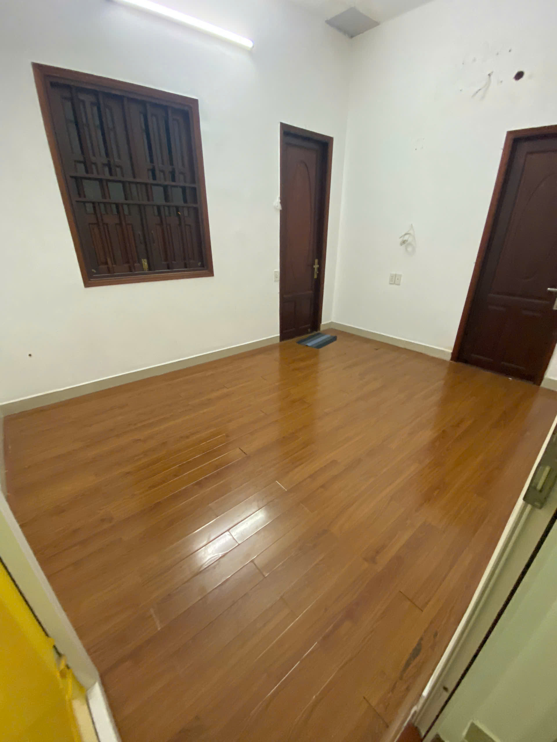 Hình ảnh của Nhà Nguyên Căn Góc 2 Mặt Tiền  Tại Cư Xá Ngân Hàng