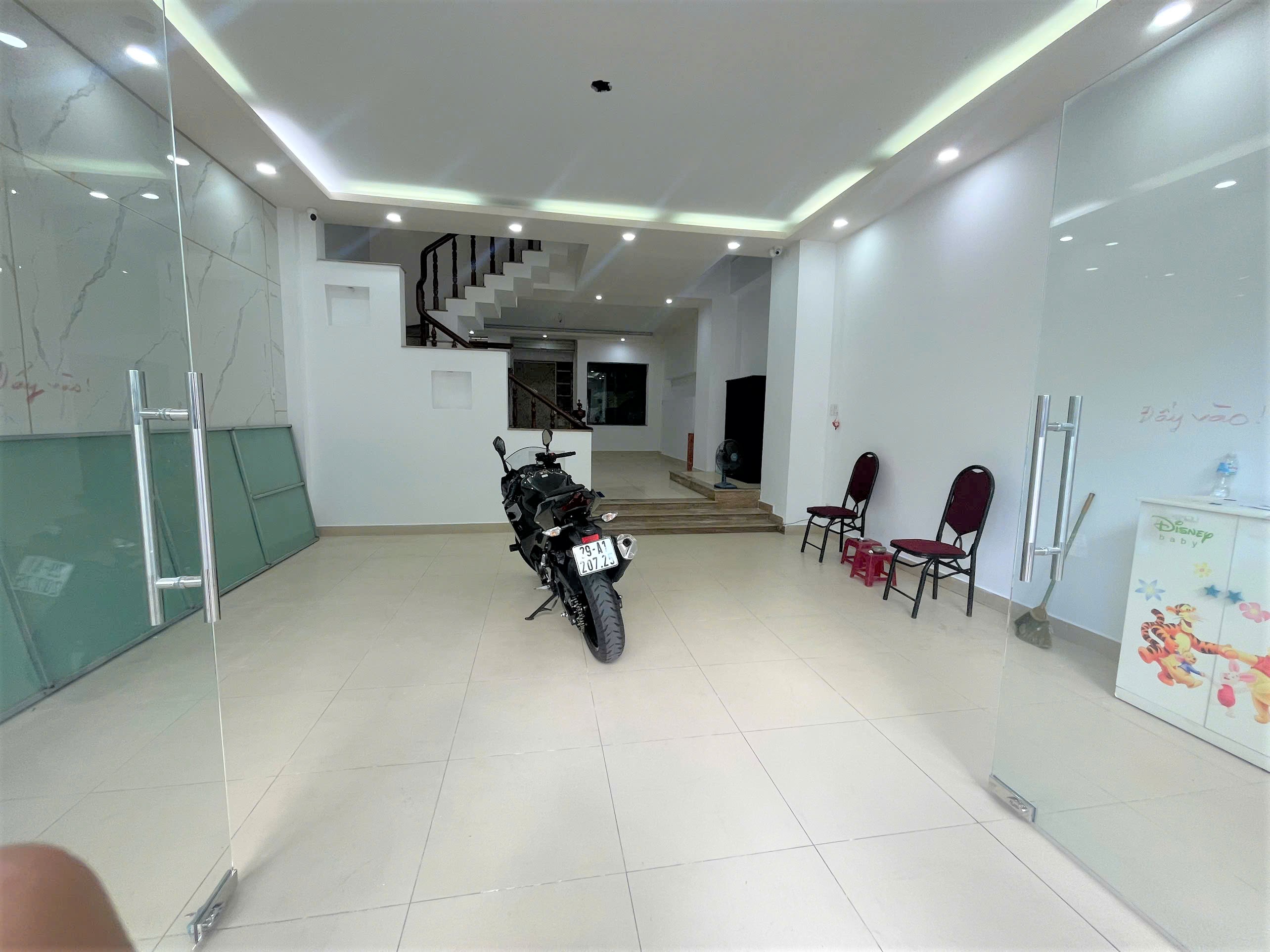 Hình ảnh của Chính Chủ Chuyển Nhà Cho Thuê Lại Nguyên Căn Mặt Tiền Đường Lớn Quận 7