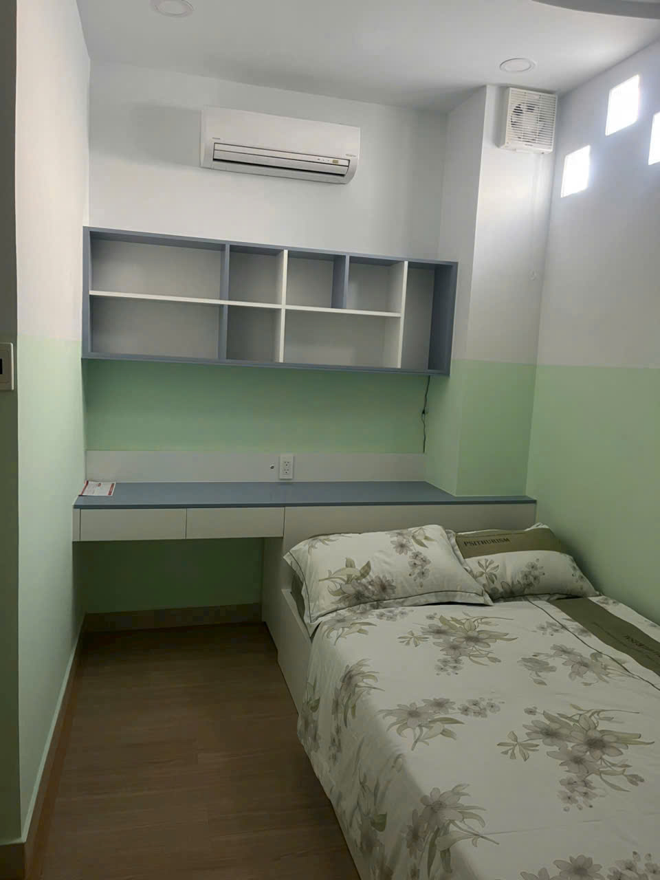 Hình ảnh của Bán Nhà Mặt Tiền Đường Số Lý Phục Man, Quận 7 – Sổ Hồng Hoàn Công, Giá Tốt