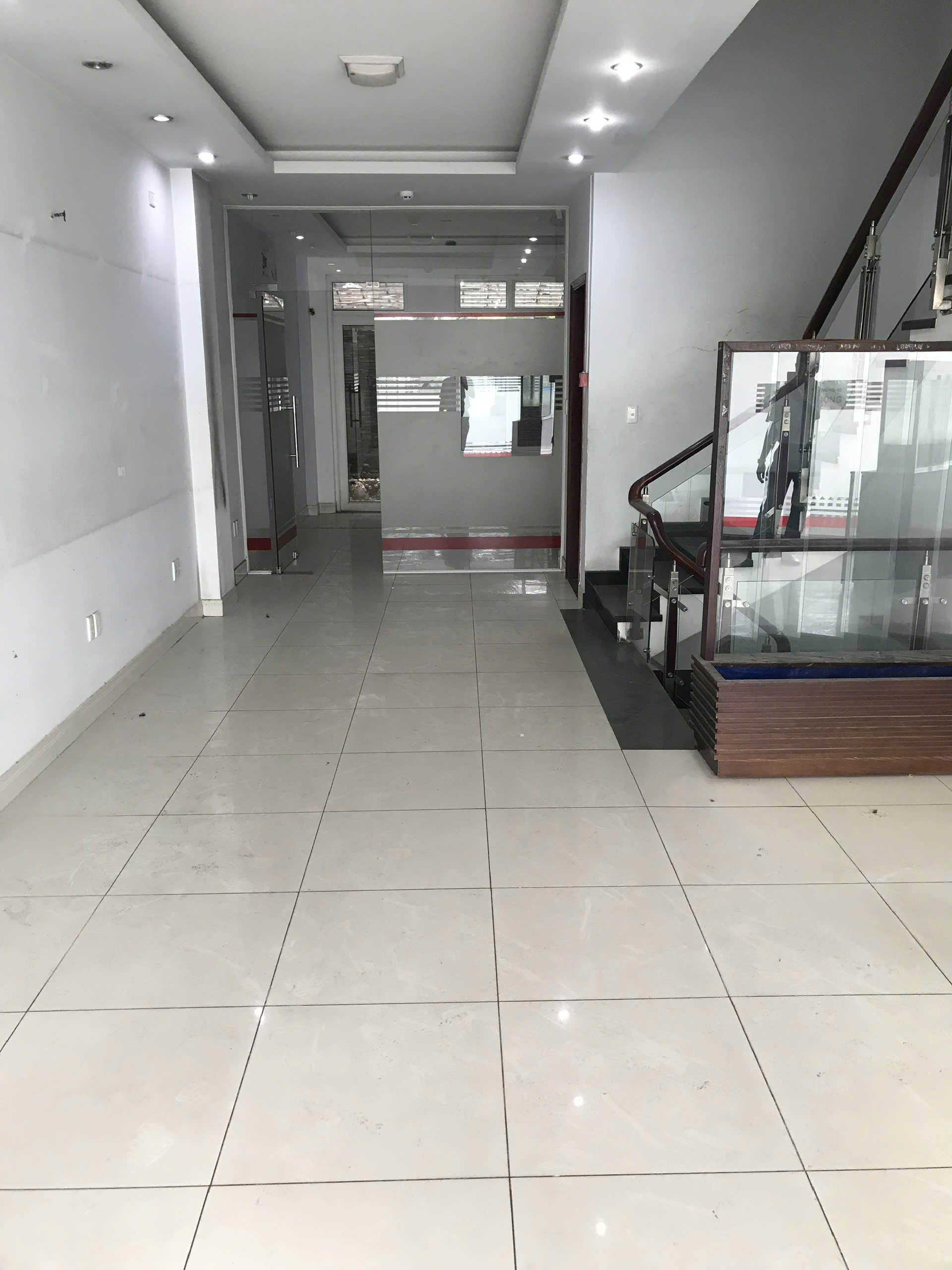 Hình ảnh của Cho Thuê Nhà Nguyễn Thị Thập – Hầm + Trệt + 3 Lầu – Phù Hợp Vp, Showroom, Spa