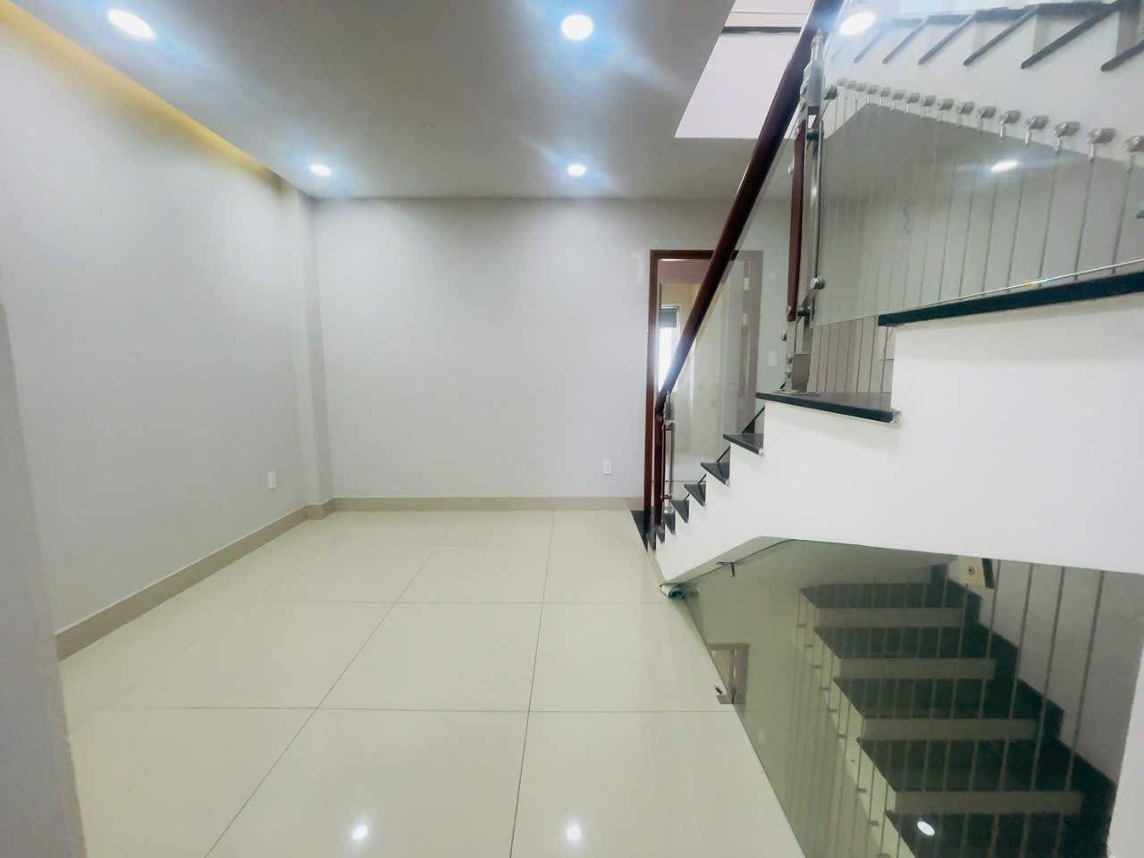 Hình ảnh của Nhà Phố 3 Lầu Tại  Jamona Golkden Silk