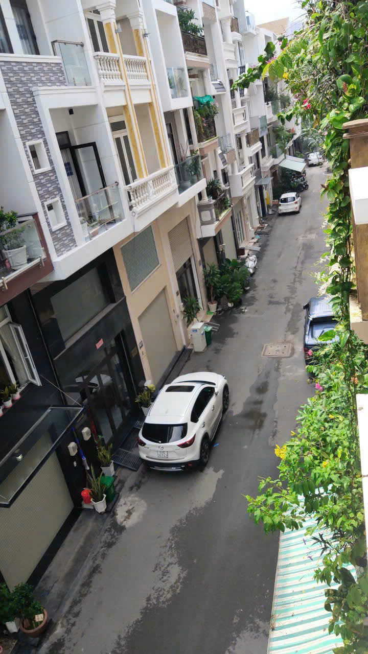 Hình ảnh của Nhà Phố 2 Lầu Tại Hoàng Quốc Việt Cạnh Pmh