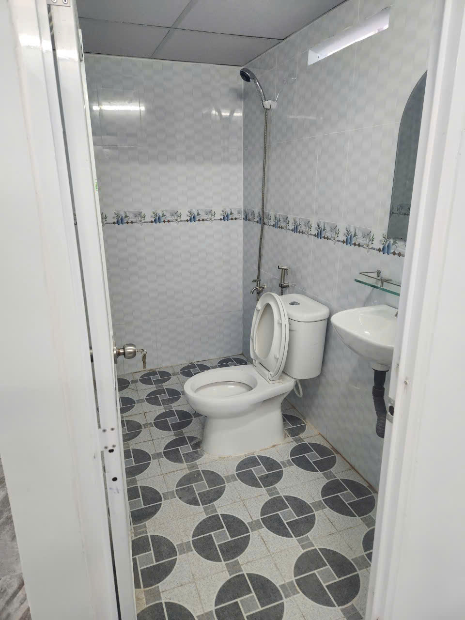 Hình ảnh của Nhà Trệt Gác Kinh Doanh Nằm Ngay Mặt Tiền Đường Lê Thị Chợ