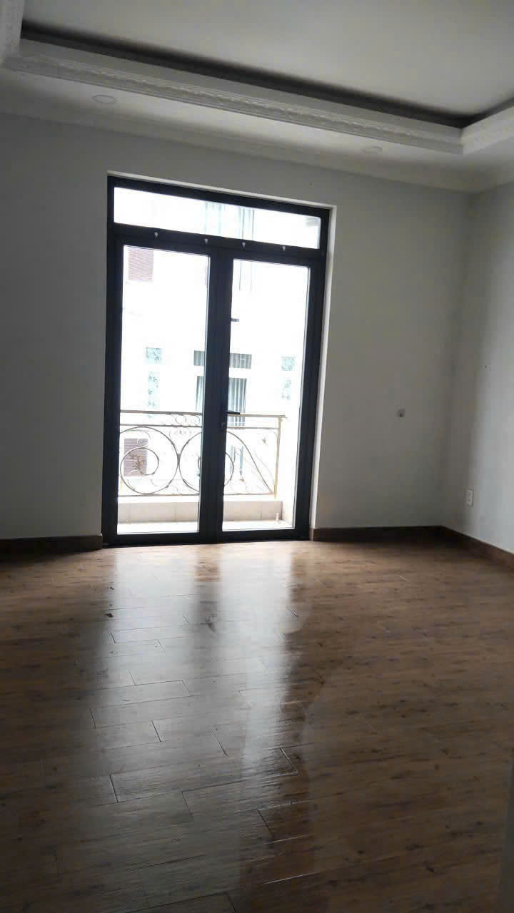 Hình ảnh của Nhà Phố 2 Lầu Tại Hoàng Quốc Việt Cạnh Pmh