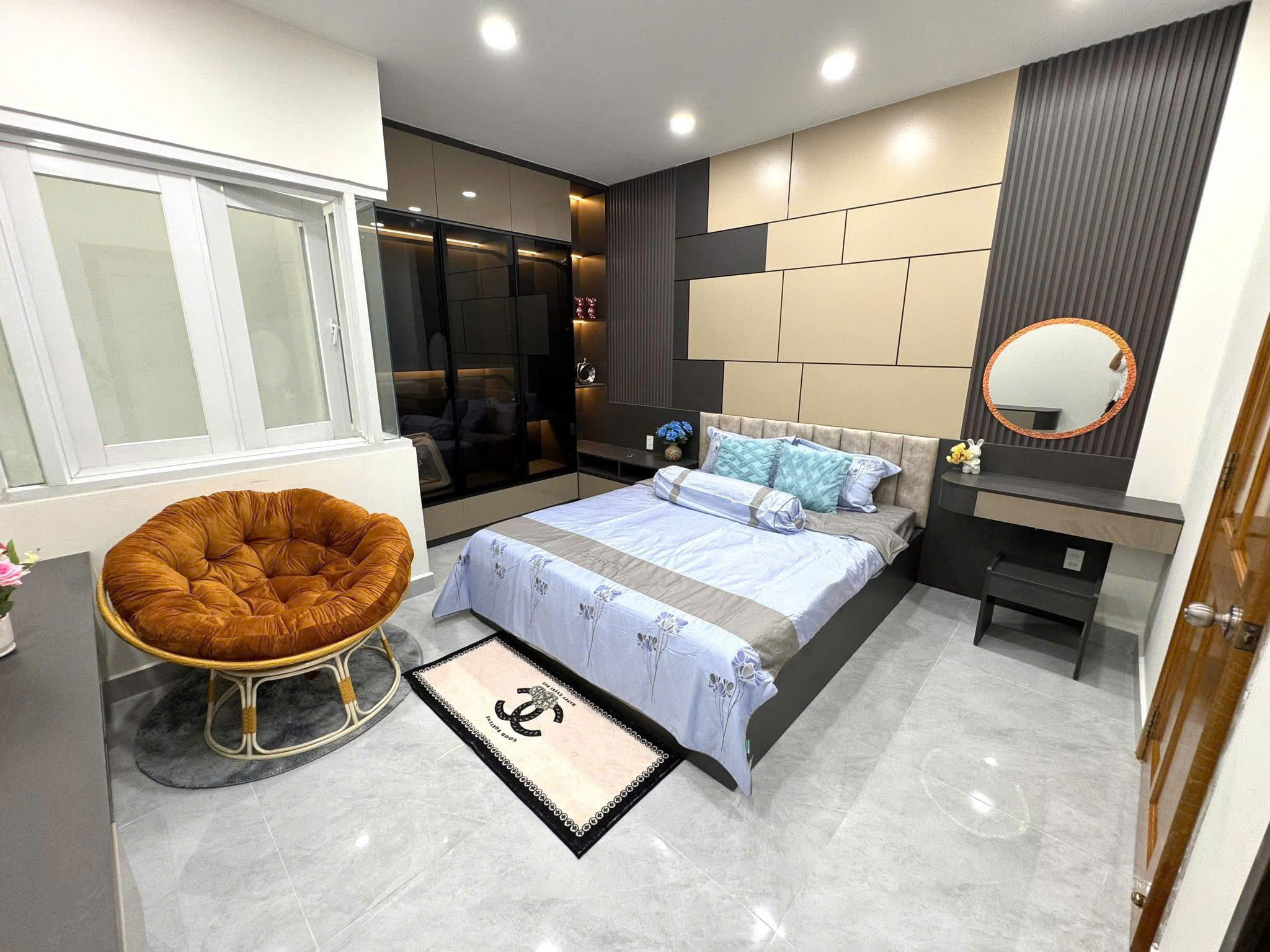 Hình ảnh của Bán Nhà Mặt Tiền Hẻm Nguyễn Thị Thập, Quận 7 – Vị Trí Vàng, Nội Thất Cao Cấp