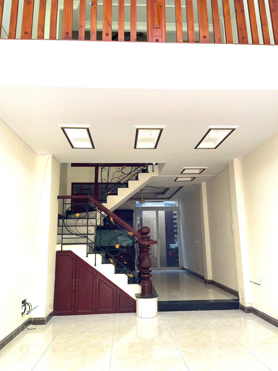 Hình ảnh của Cho Thuê Ngay 4Pn, 5Wc, 1 Trệt + 3 Lầu, Khu An Ninh Phú Mỹ Q7