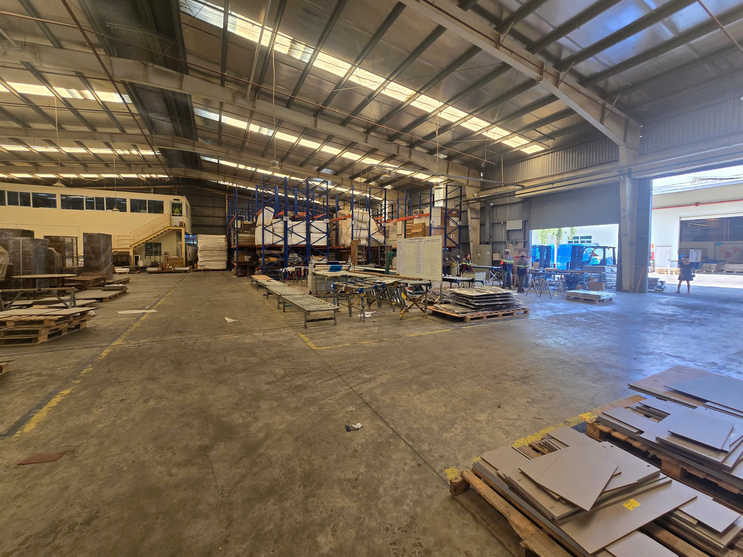 Hình ảnh của Bán Xưởng 5.100M² Đang Hoạt Động Ngành Nội Thất – Kcn Hòa Bình, Thủ Thừa, Long An Tiếp Quản Vận Hành Ngay – Linh Hoạt Giao Dịch – Vị Trí Khu Công Nghiệp Trọng Điểm