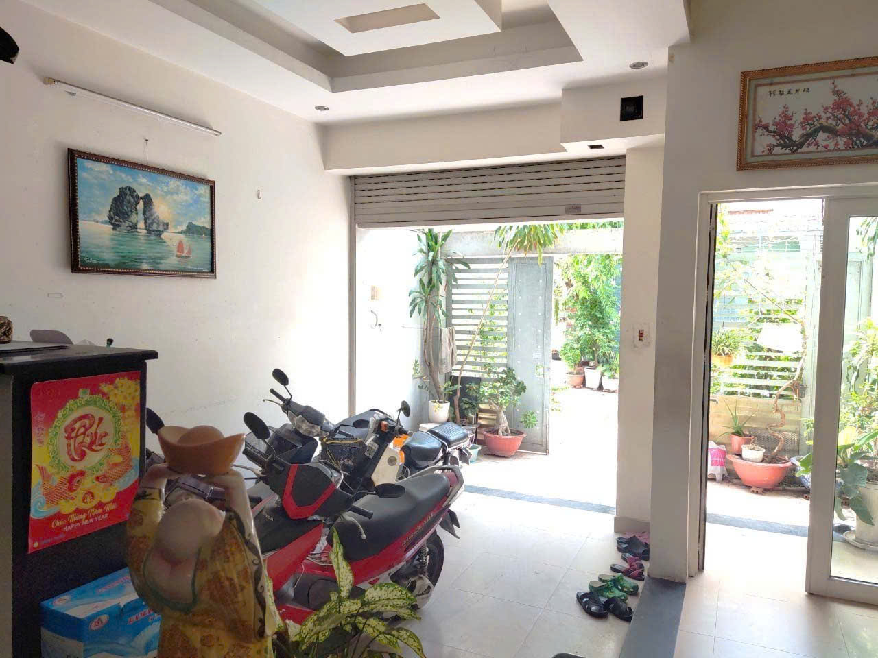 Hình ảnh của Bán Gấp Nhà Phố Hoàng Quốc Việt, Gara Ô Tô, 3 Tầng Chỉ 13 Tỷ