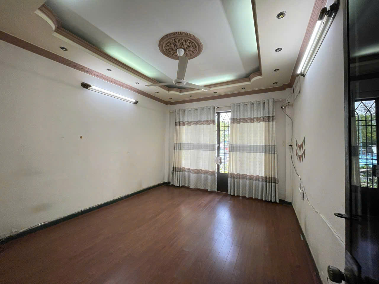 Hình ảnh của Cho Thuê Dài Hạn Nguyên Căn 3 Lầu Tại Kdc Tân Thuận Ngay Cầu Phú Mỹ.