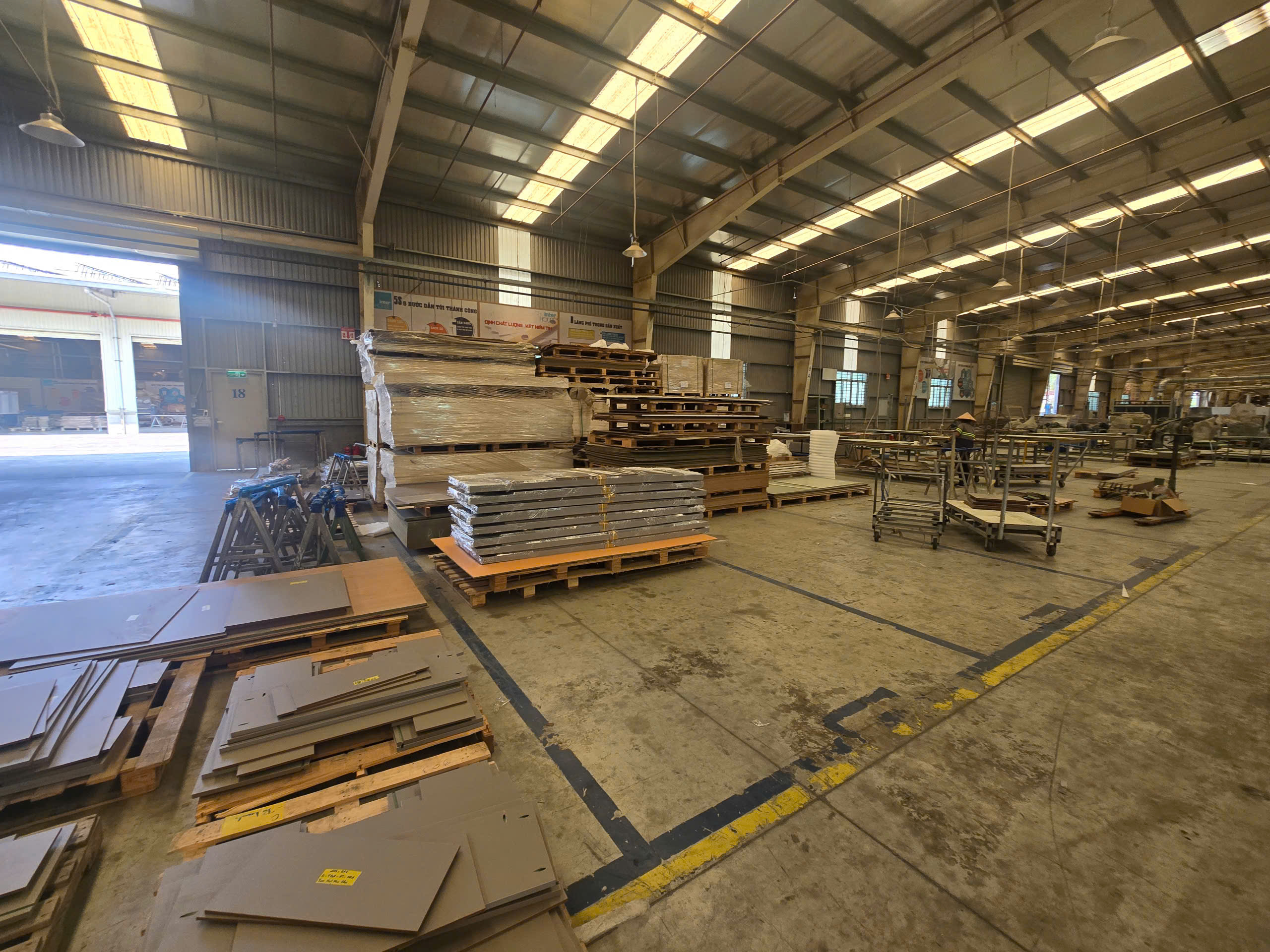 Hình ảnh của Bán Xưởng 5.100M² Đang Hoạt Động Ngành Nội Thất – Kcn Hòa Bình, Thủ Thừa, Long An Tiếp Quản Vận Hành Ngay – Linh Hoạt Giao Dịch – Vị Trí Khu Công Nghiệp Trọng Điểm