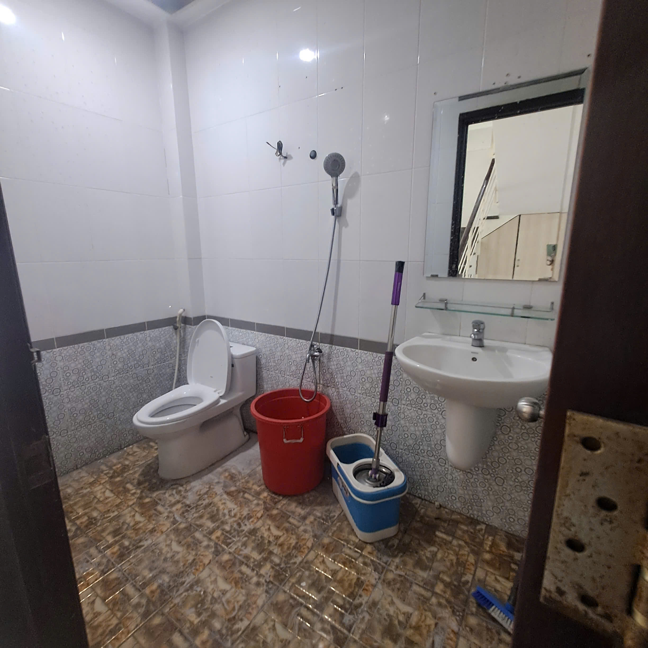 Hình ảnh của Nhà Phố Nguyên Căn Cho Thuê Dài Hạn Cạnh Trường Mầm Non Tân Phong