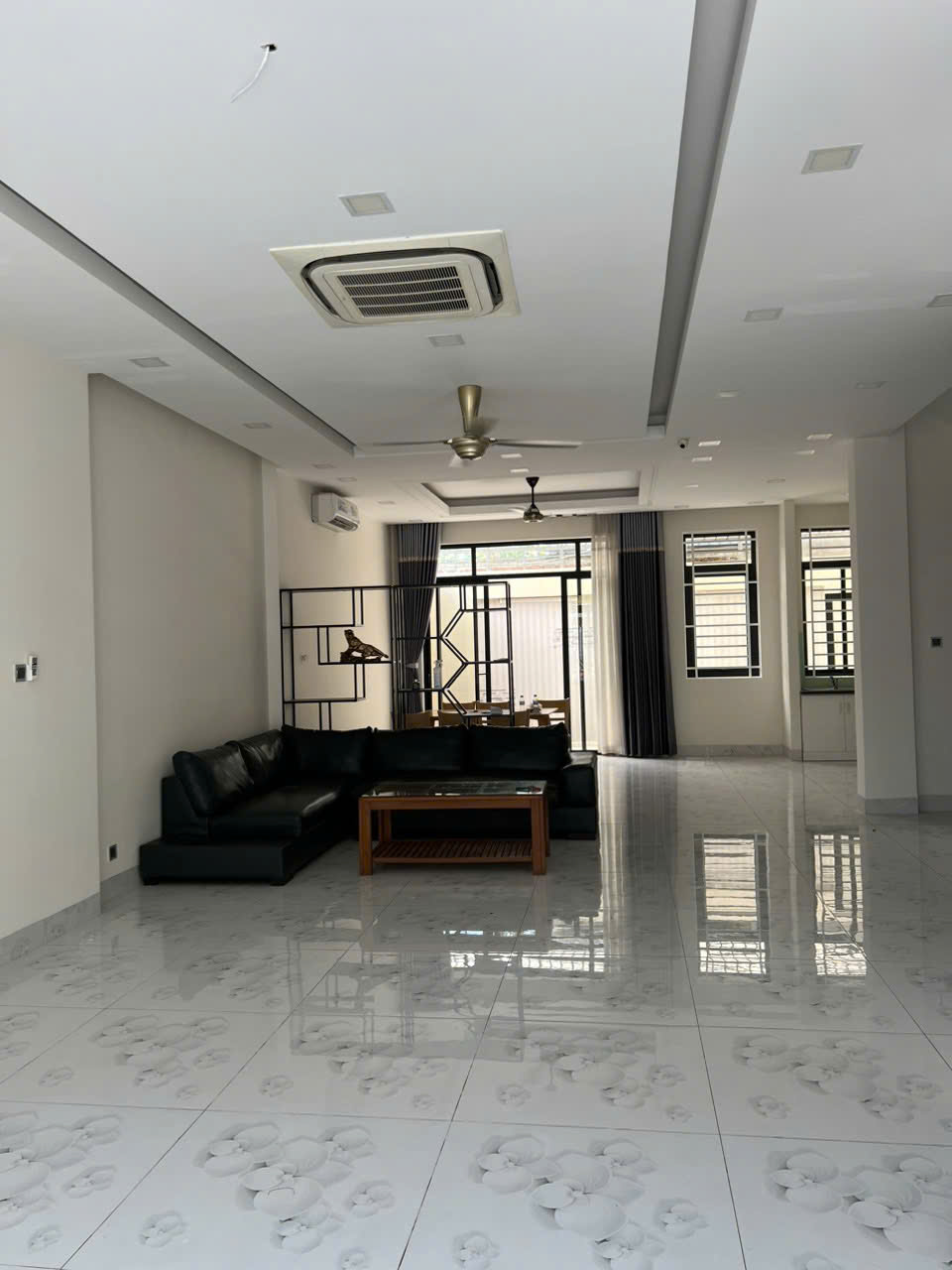 Hình ảnh của Cần Cho Thuê Nguyên Căn Biệt Thự  Khu Dân Cư Everrich 3 Ngay Khu Đô Thị Phú Mỹ Hưng .