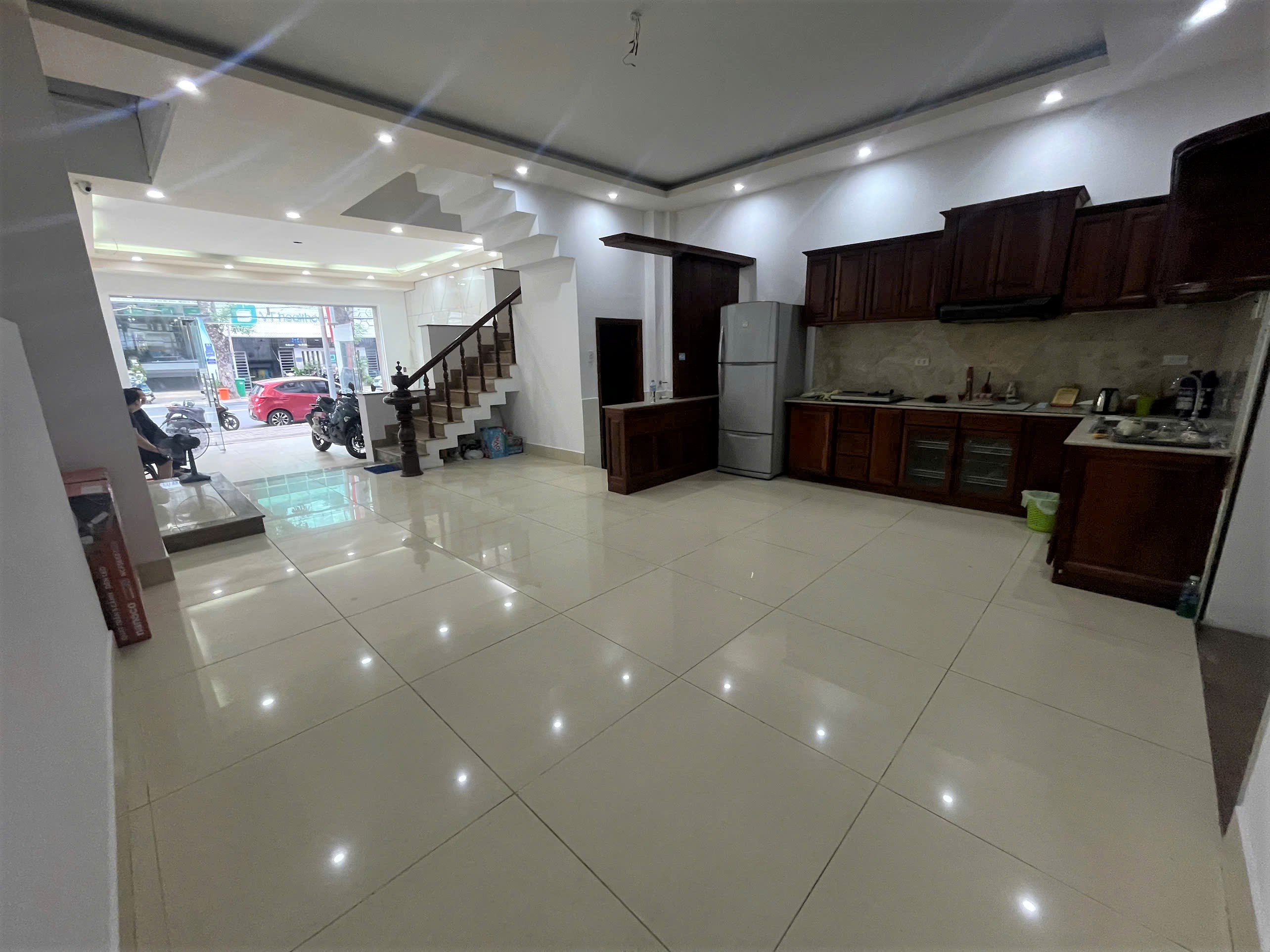 Hình ảnh của Chính Chủ Chuyển Nhà Cho Thuê Lại Nguyên Căn Mặt Tiền Đường Lớn Quận 7