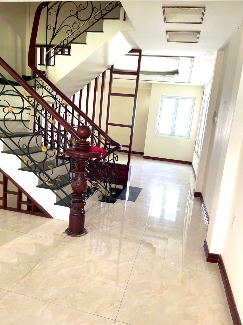 Hình ảnh của Cho Thuê Ngay 4Pn, 5Wc, 1 Trệt + 3 Lầu, Khu An Ninh Phú Mỹ Q7