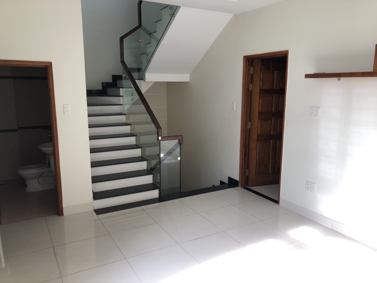 Hình ảnh của Biệt Thự Cho Thuê Nhanh Có Nội Thất Sau Lưng Điện Máy Xanh