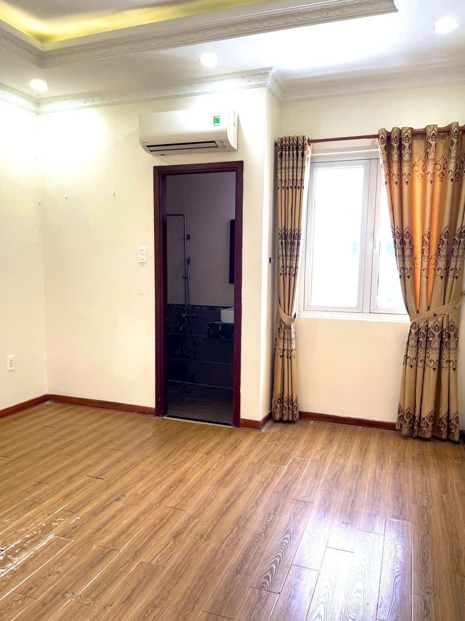 Hình ảnh của Cho Thuê Ngay 4Pn, 5Wc, 1 Trệt + 3 Lầu, Khu An Ninh Phú Mỹ Q7