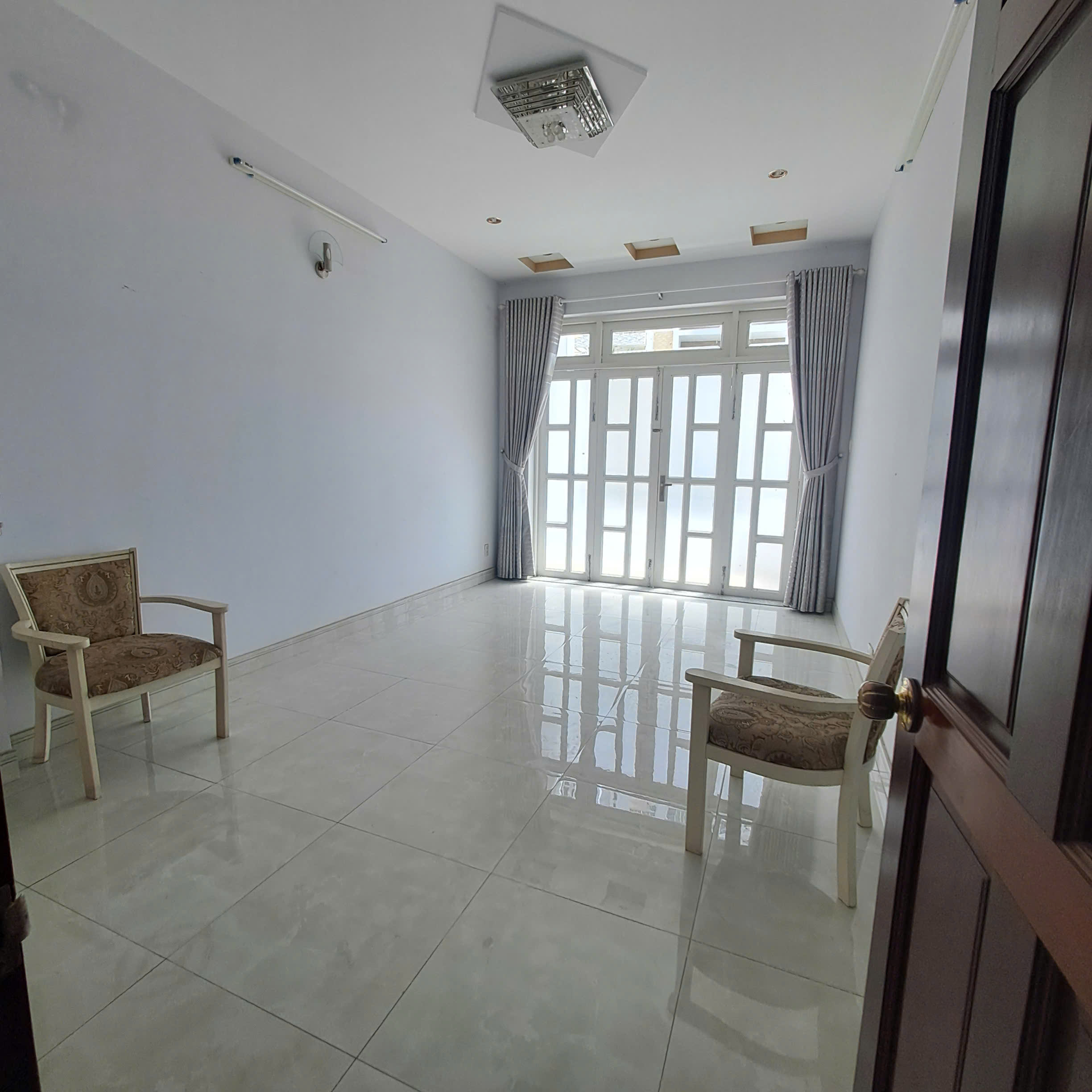 Hình ảnh của Nhà Nguyên Căn 3 Lầu Cho Thuê Gấp Ngay Mặt Tiền 793 Trần Xuân Soạn.