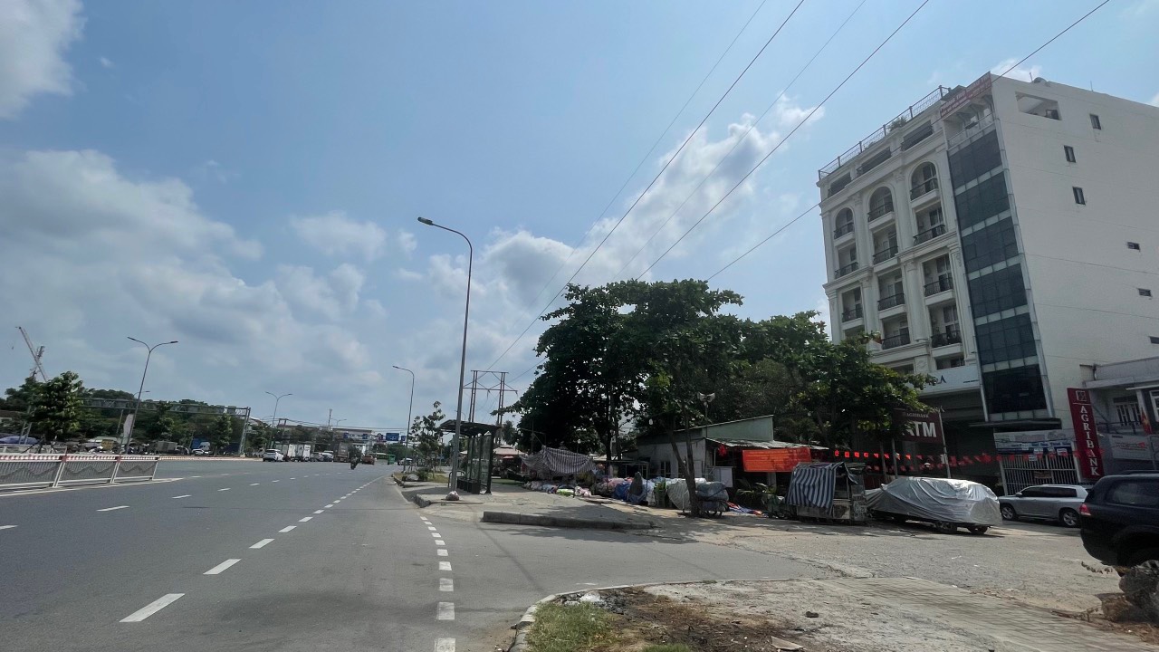 Hình ảnh của Nhà Mặt Tiền Nguyễn Văn Linh, Phường Tân Thuận Tây, Quận 7