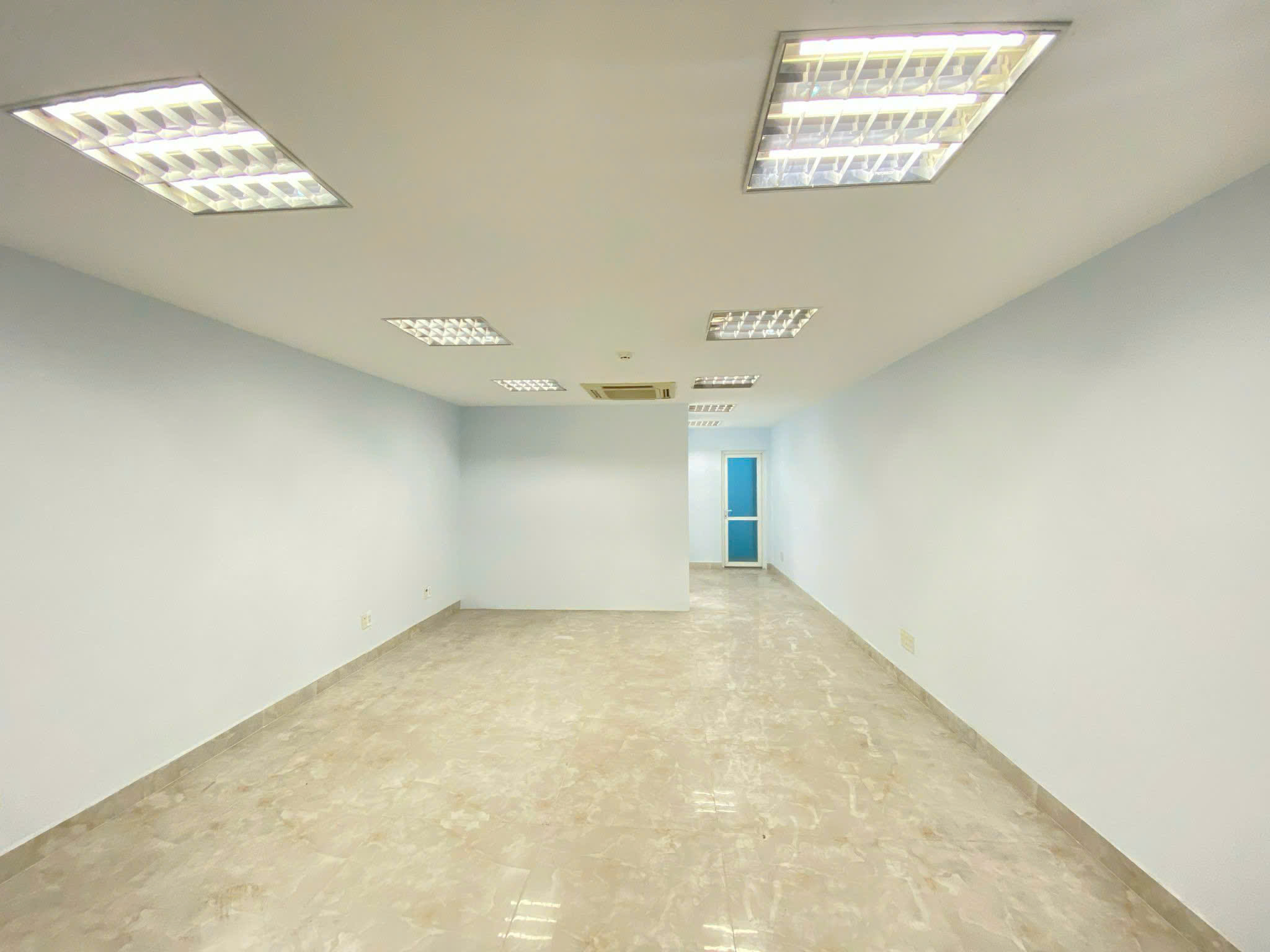 Hình ảnh của Tòa Nhà 7 Tầng Mặt Tiền Đường Nguyễn Thị Thập Gần Lotermart.