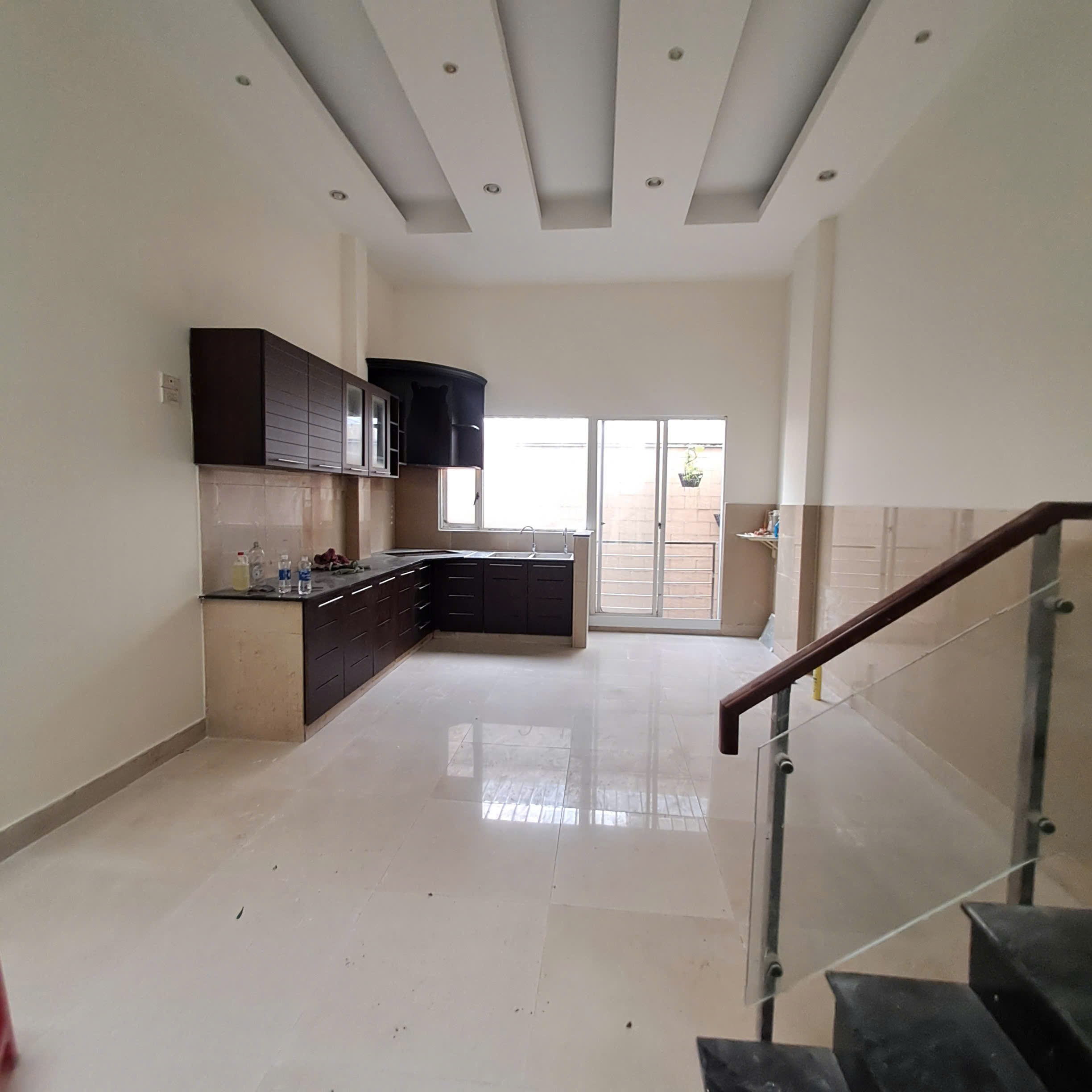 Hình ảnh của Nhà Nguyên Căn 3 Lầu Cho Thuê Lâu Dài Tại Tân Kiễng