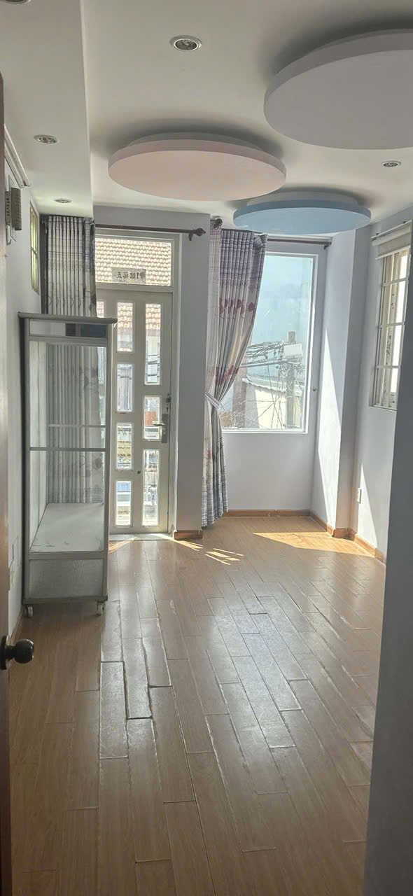 Hình ảnh của Nhà 3 Lầu Hẻm Xe Hơi Đường Lâm Văn Bền Gần Nguyễn Hữu Thọ