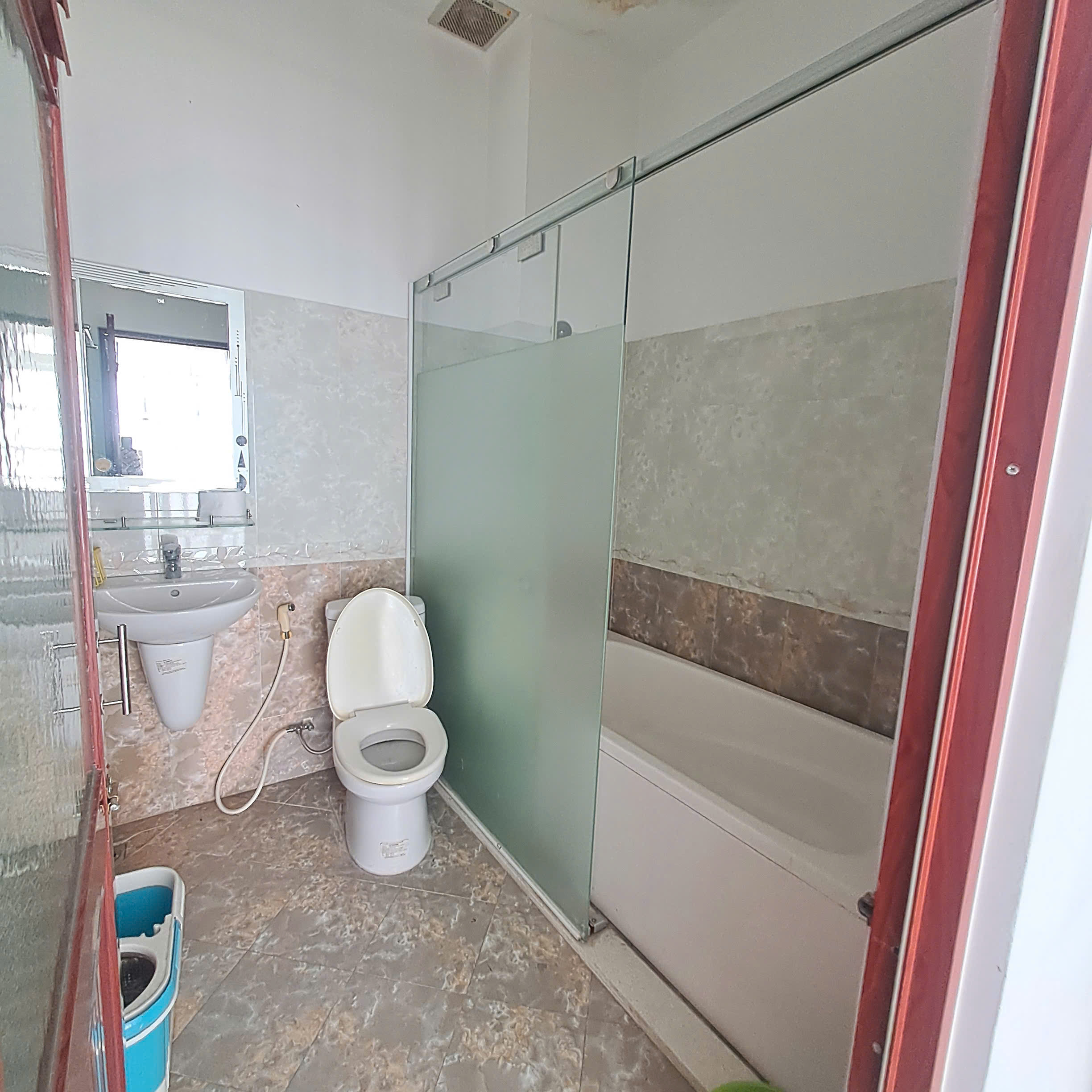 Hình ảnh của Nhà Nguyên Căn 3 Lầu Cho Thuê Gấp Ngay Mặt Tiền 793 Trần Xuân Soạn.