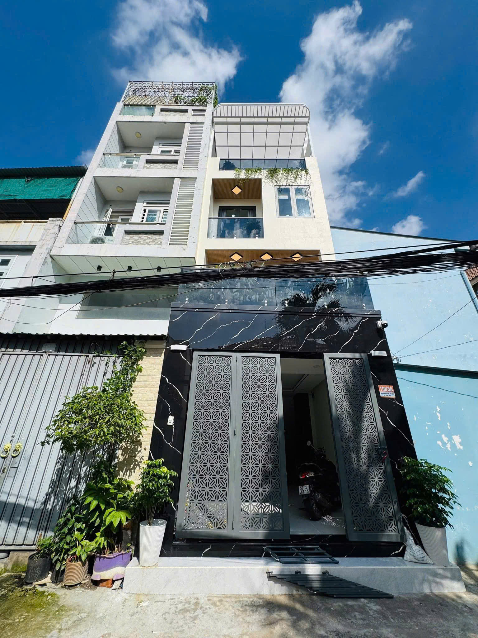 Hình ảnh của Bán Nhà Mặt Tiền Hẻm Nguyễn Thị Thập, Quận 7 – Vị Trí Vàng, Nội Thất Cao Cấp