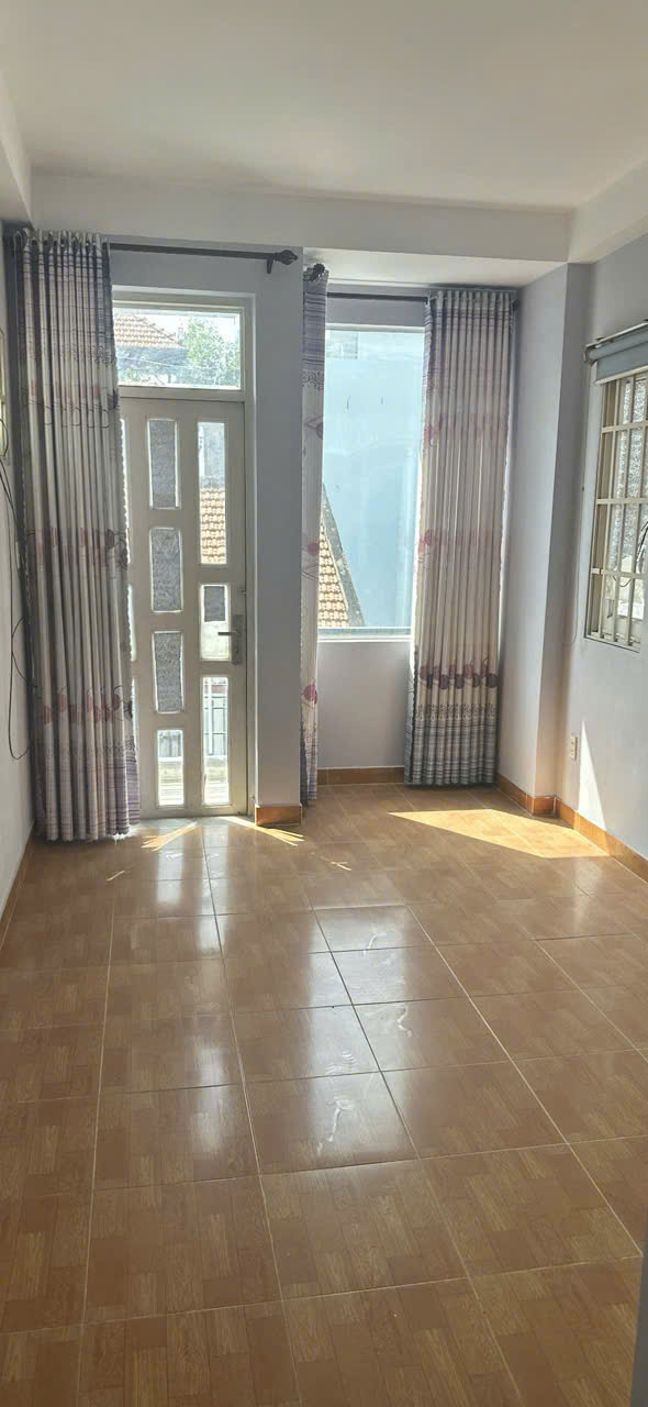 Hình ảnh của Nhà 3 Lầu Hẻm Xe Hơi Đường Lâm Văn Bền Gần Nguyễn Hữu Thọ