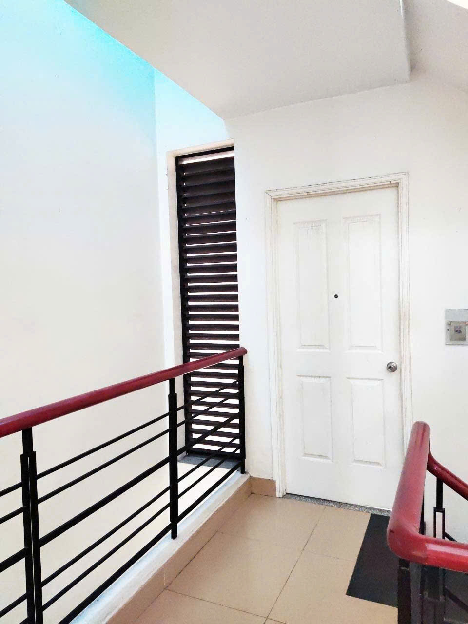 Hình ảnh của Bán Gấp Nhà Phố Hoàng Quốc Việt, Gara Ô Tô, 3 Tầng Chỉ 13 Tỷ