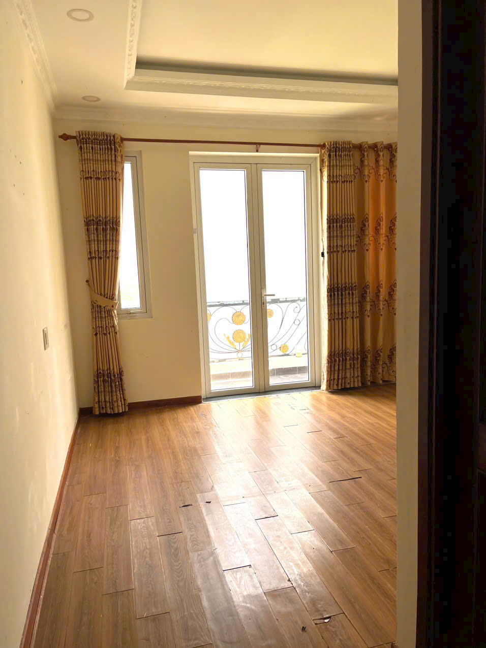 Hình ảnh của Cho Thuê Ngay 4Pn, 5Wc, 1 Trệt + 3 Lầu, Khu An Ninh Phú Mỹ Q7