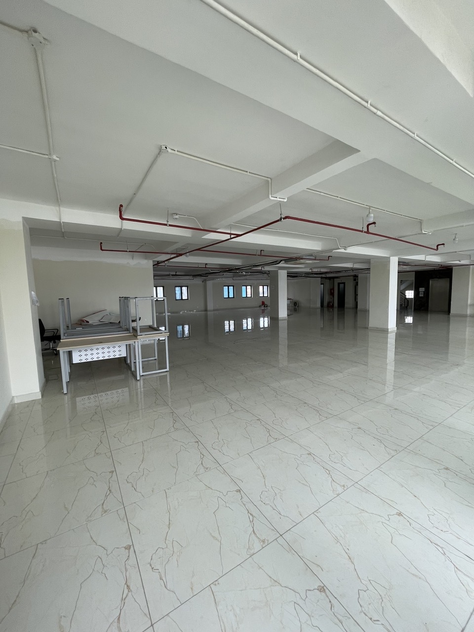 Hình ảnh của Văn Phòng  350M2 Tầng 3 Tại Huỳnh Tấn Phát.