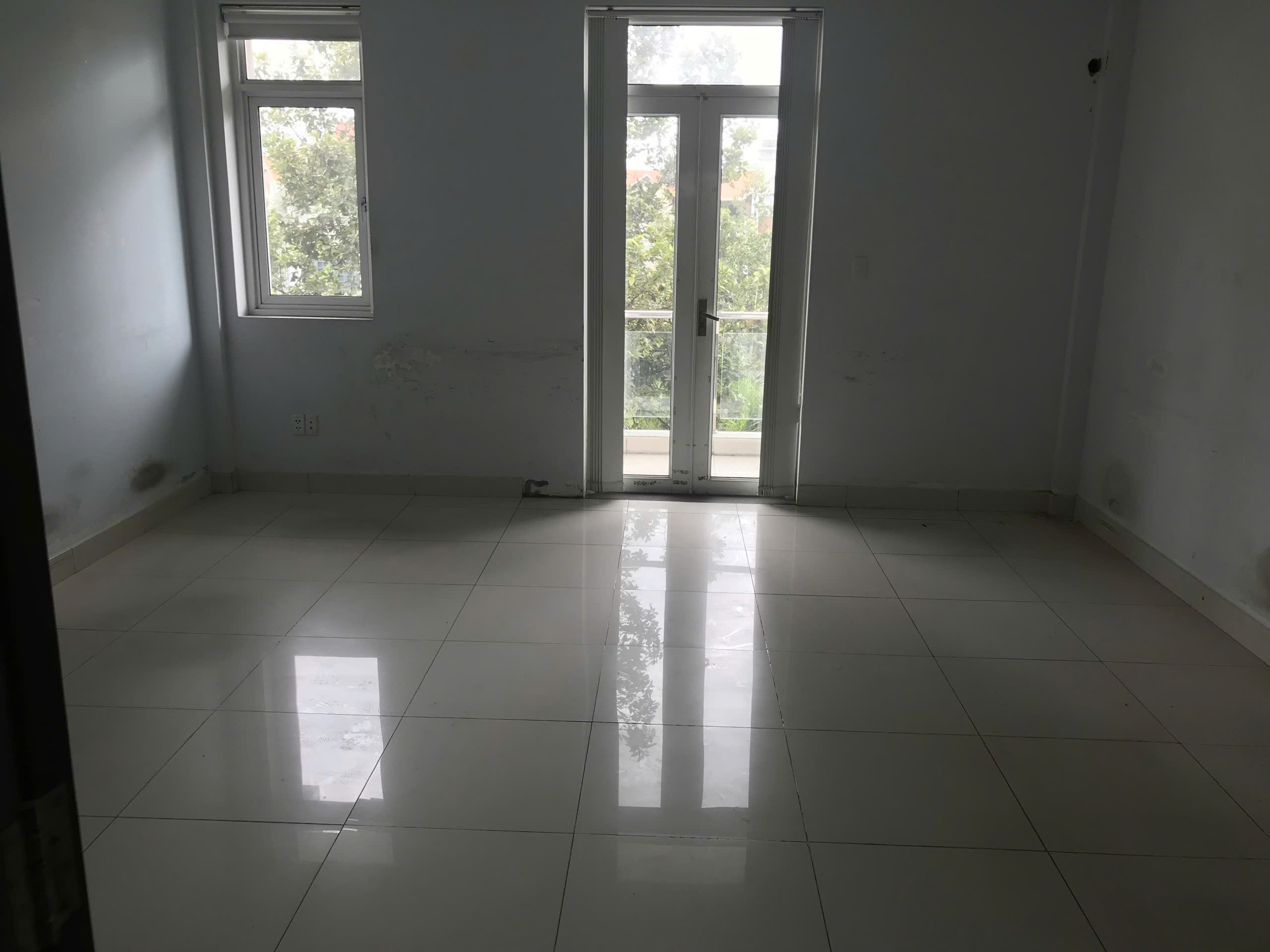 Hình ảnh của Cho Thuê Nhà Nguyễn Thị Thập – Hầm + Trệt + 3 Lầu – Phù Hợp Vp, Showroom, Spa