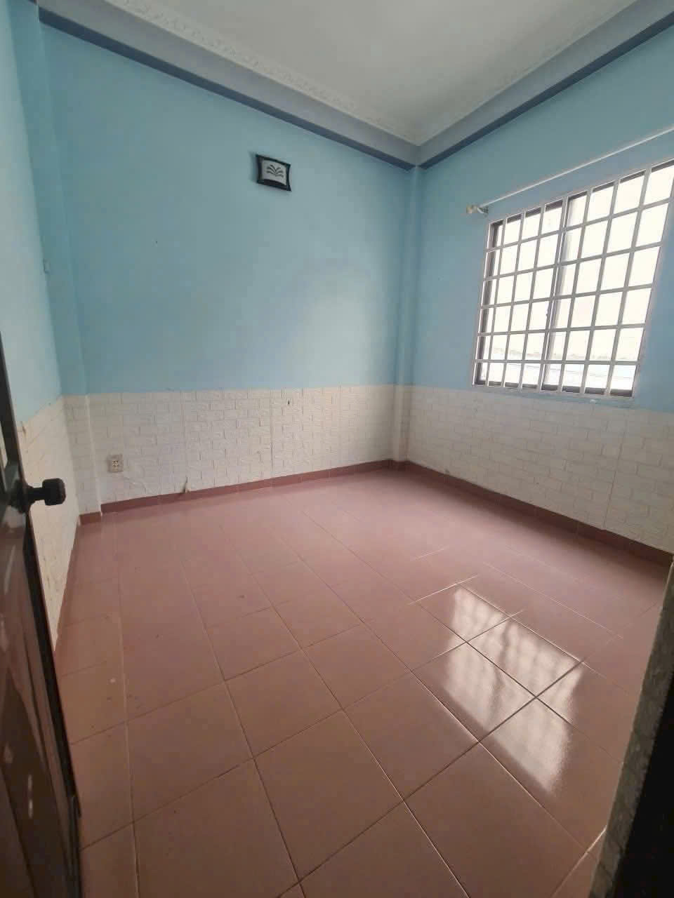 Hình ảnh của Nhà 2 Lầu Hẻm Xe Hơi Đường Nguyễn Văn Linh Gần Kcx