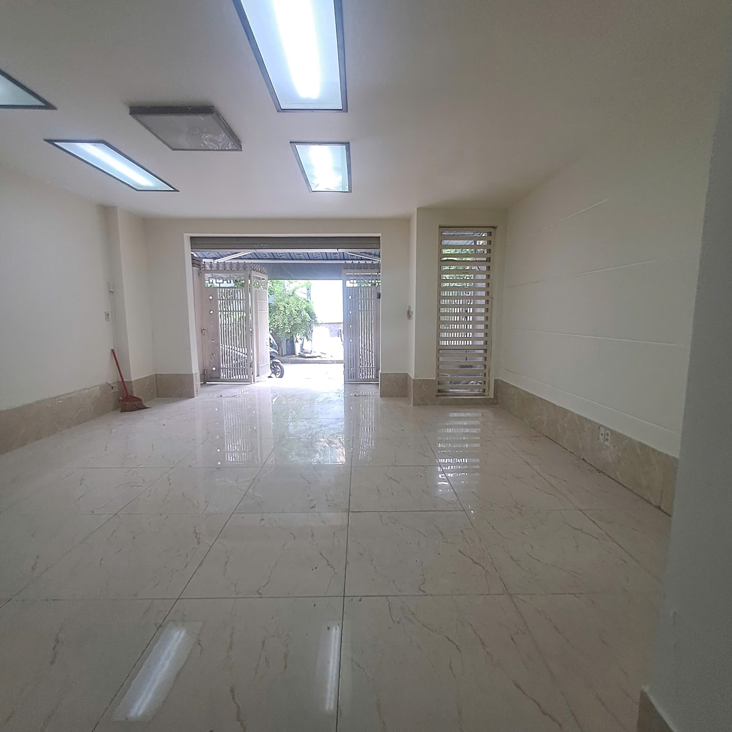 Hình ảnh của Nhà Phố Nguyên Căn Cho Thuê Dài Hạn Cạnh Trường Mầm Non Tân Phong