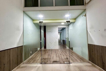 Nguyên Căn 4 Lầu Đường Số 15 Cần Cho Thuê Gấp Tiện Cho Việc Kinh Doanh.