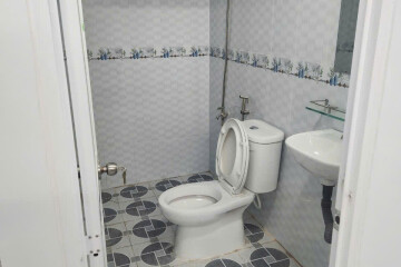 Nhà Trệt Gác Kinh Doanh Nằm Ngay Mặt Tiền Đường Lê Thị Chợ