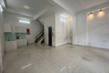 Nhà Nguyên Căn Góc 2 Mặt Tiền  Thiết Kế Trống Suốt Có Thang Máy Tại Lâm Văn Bền