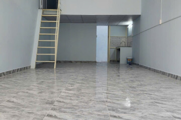Nhà Trệt Gác Kinh Doanh Nằm Ngay Mặt Tiền Đường Lê Thị Chợ