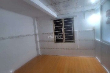 Thuê Nhà Nguyên Căn Hẻm Gần Mặt Tiền Hoàng Trọng Mậu