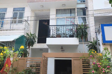 Bán Gấp Nhà Phố Hoàng Quốc Việt, Gara Ô Tô, 3 Tầng Chỉ 13 Tỷ