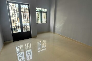 Nhà Hẻm Xe Hơi Đường Lý Phục Man