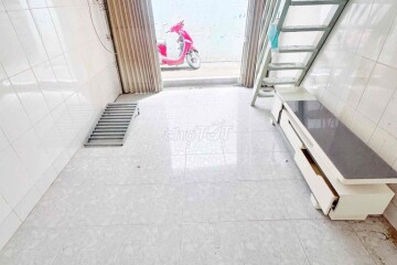 Nhà Nguyên Căn Trệt-Lầu Cạnh Chung Cư Ecogreen