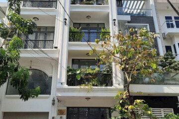 Nhà Phố 4 Lầu Trống Suốt Tại Tân Quy Cạnh Lotermart.