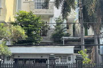 Biệt Thự Hẻm Xe Hơi Quận 7 – 1 Hầm + 3 Tầng + Sân Thượng – Phù Hợp Ở Hoặc Cho Thuê